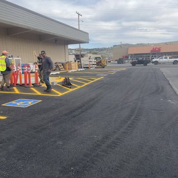 Newly paved parking lot with fresh striping completed by ACME Asphalt at Albertsons in Anaconda, MT